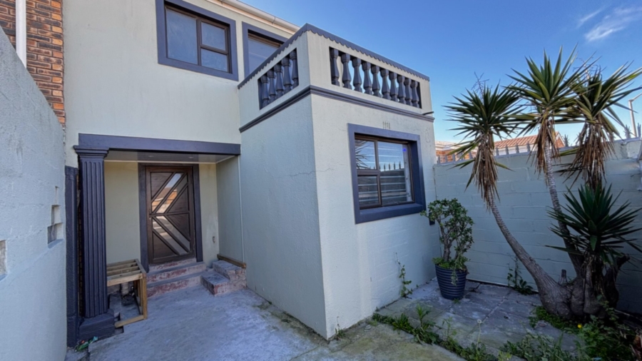  Bedroom Property for Sale in Westridge Western Cape